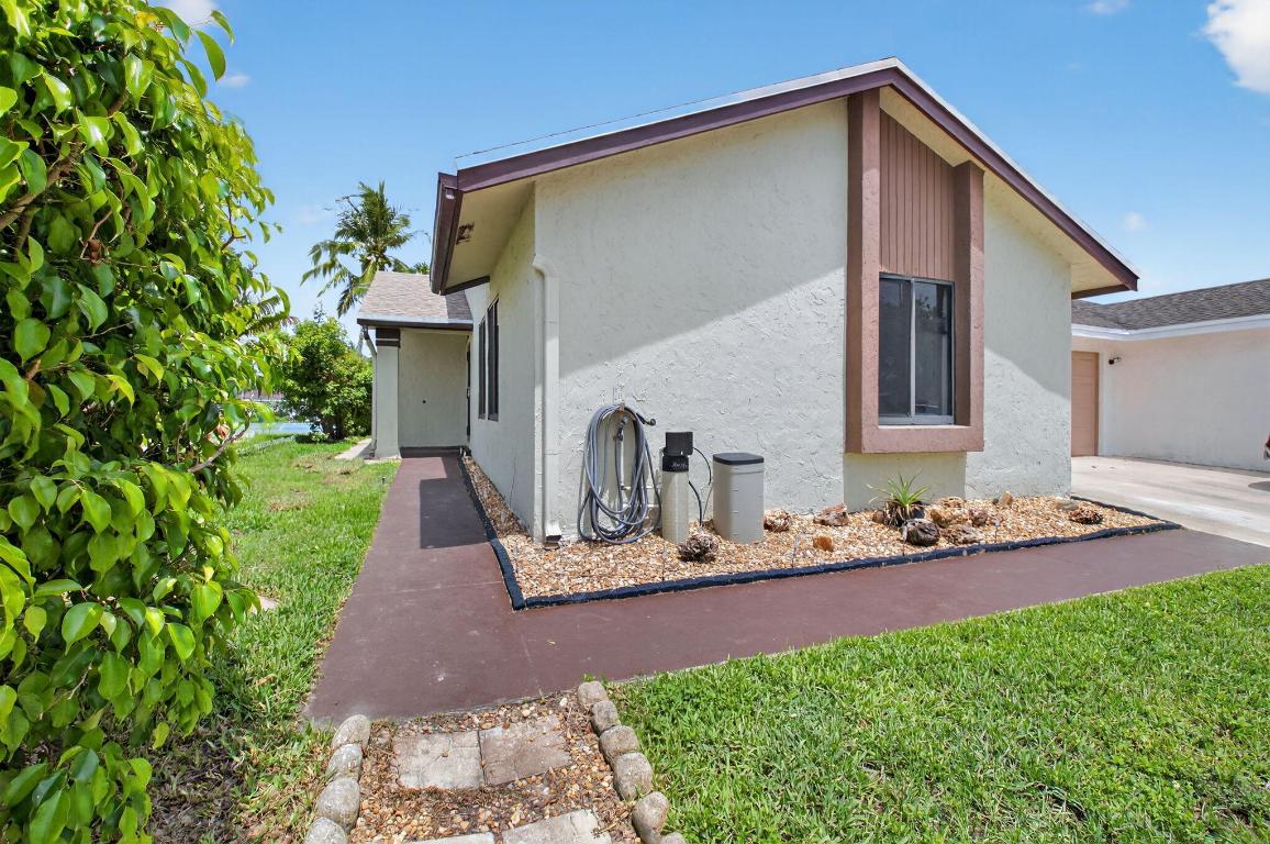 9667 Sunny Isle Circle