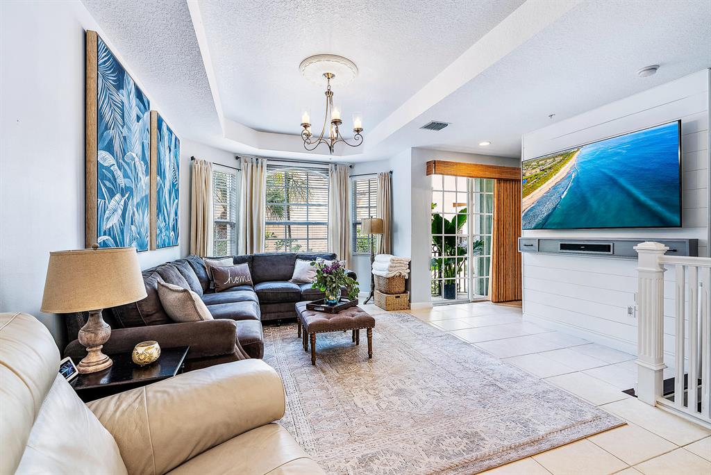 HARBOUR OAKS - Residential