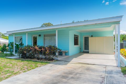 Property photo of 2574 Ne Roberta Street, Jensen Beach, FL 34957
