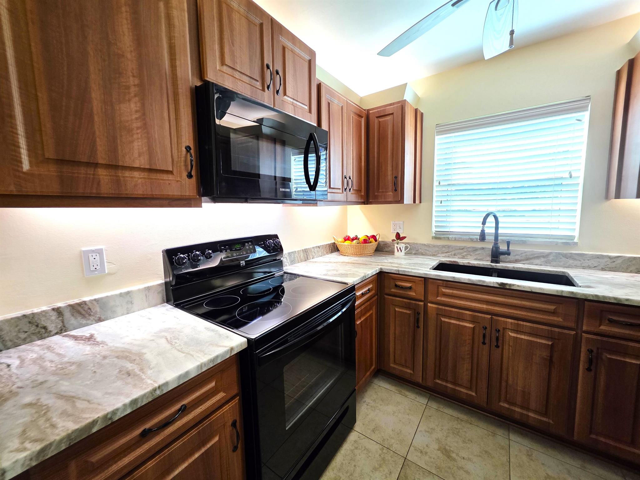 VISTA ROYALE PHASE IV BLD - Residential Lease
