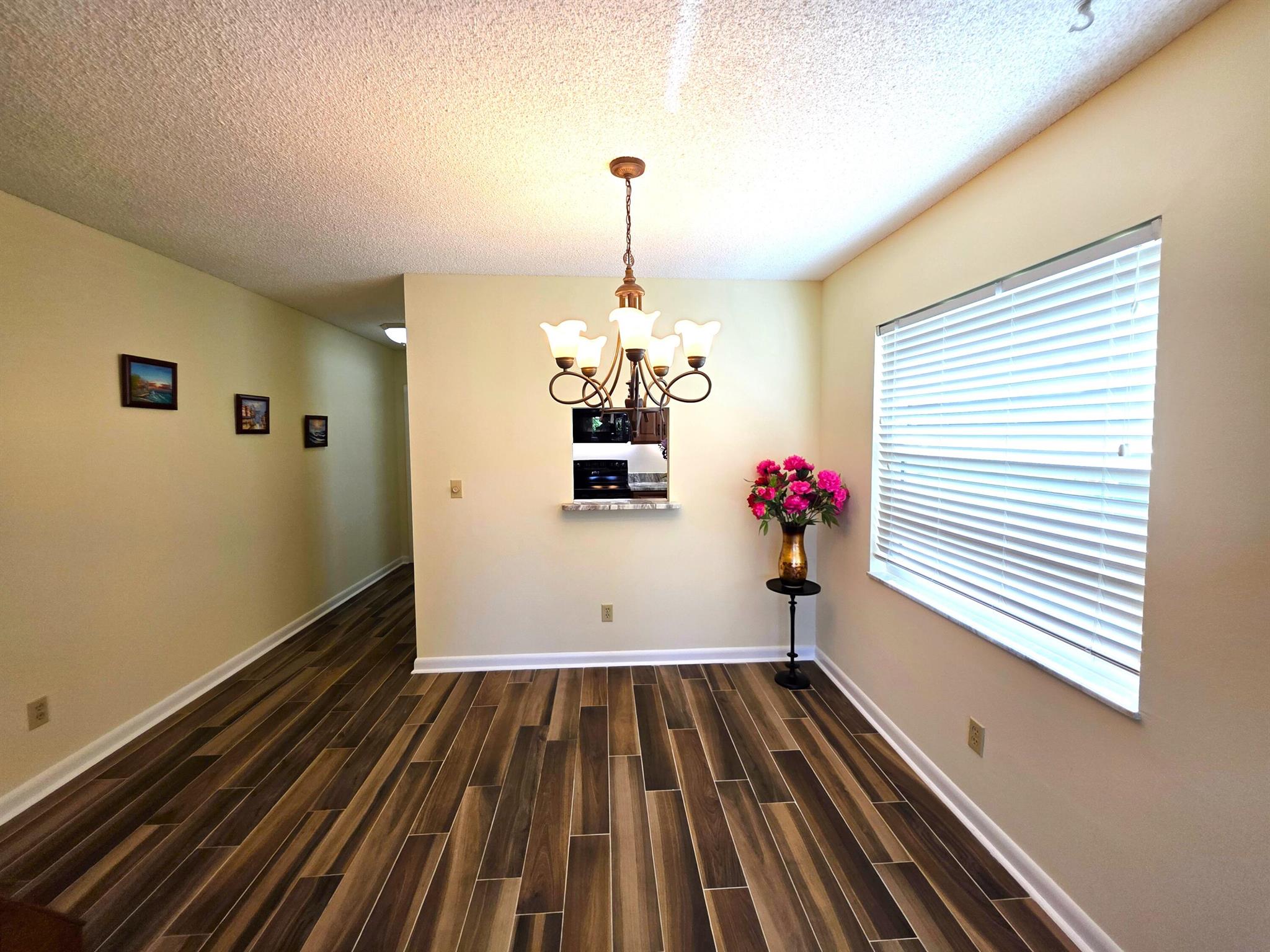 VISTA ROYALE PHASE IV BLD - Residential Lease