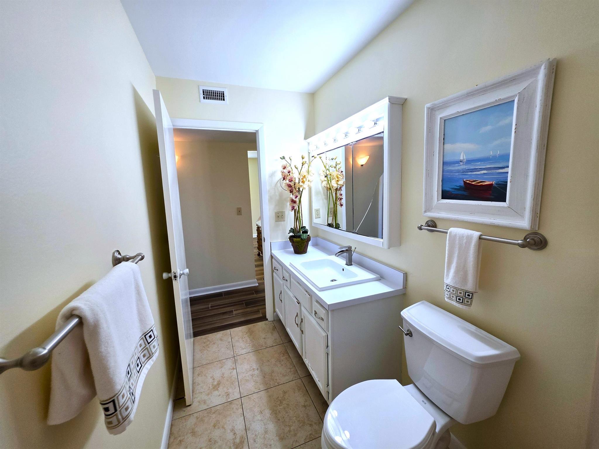 VISTA ROYALE PHASE IV BLD - Residential Lease