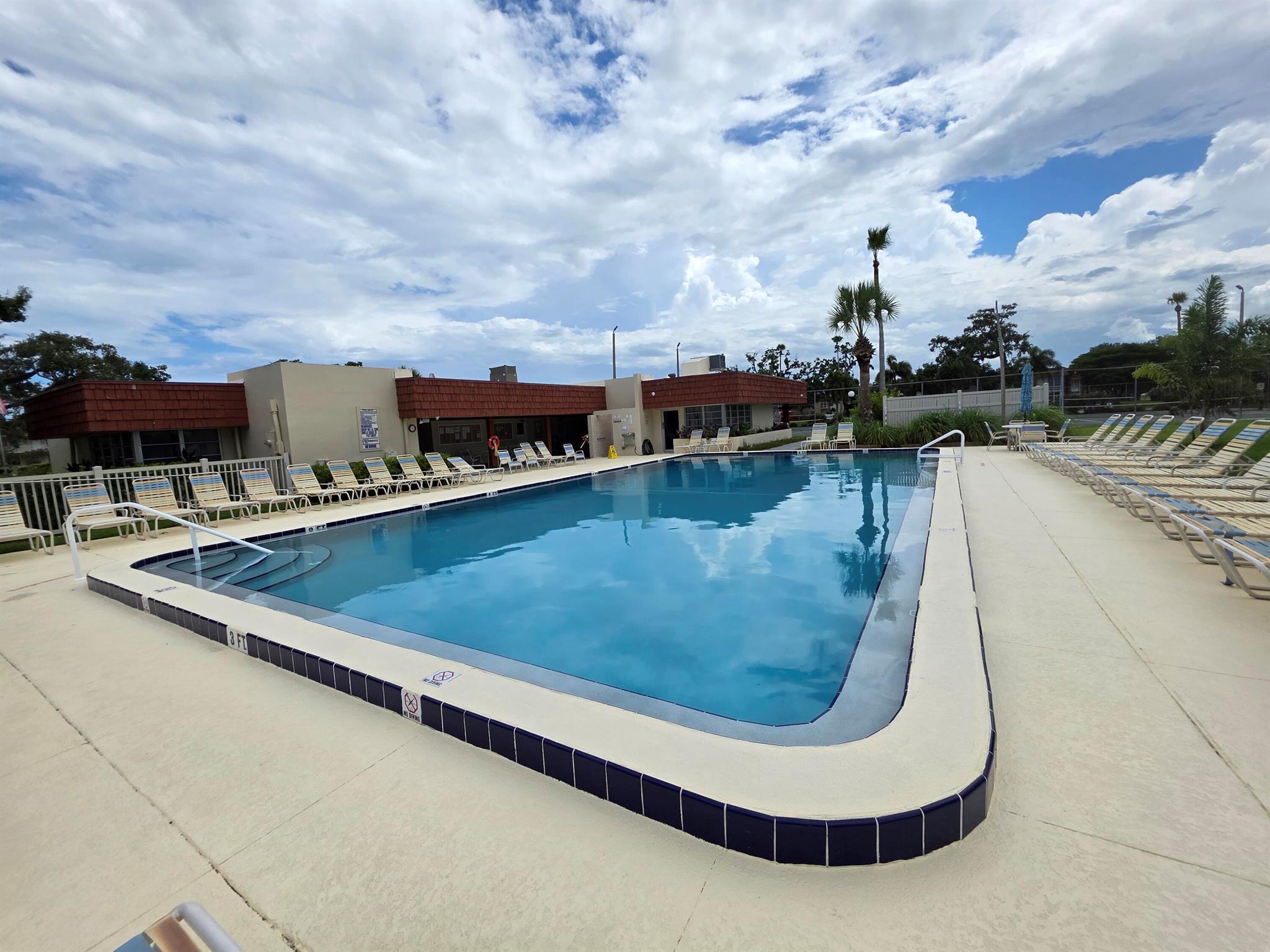 VISTA ROYALE PHASE IV BLD - Residential Lease