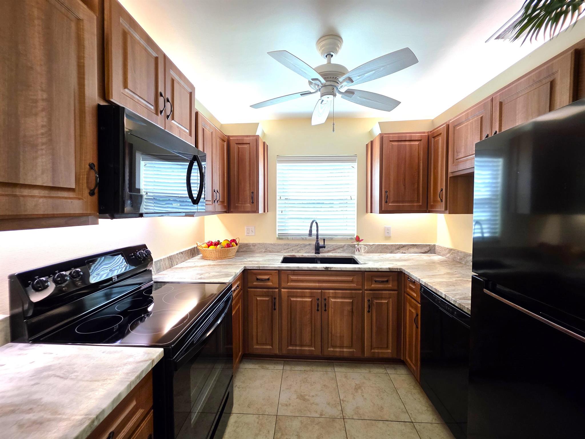 VISTA ROYALE PHASE IV BLD - Residential Lease