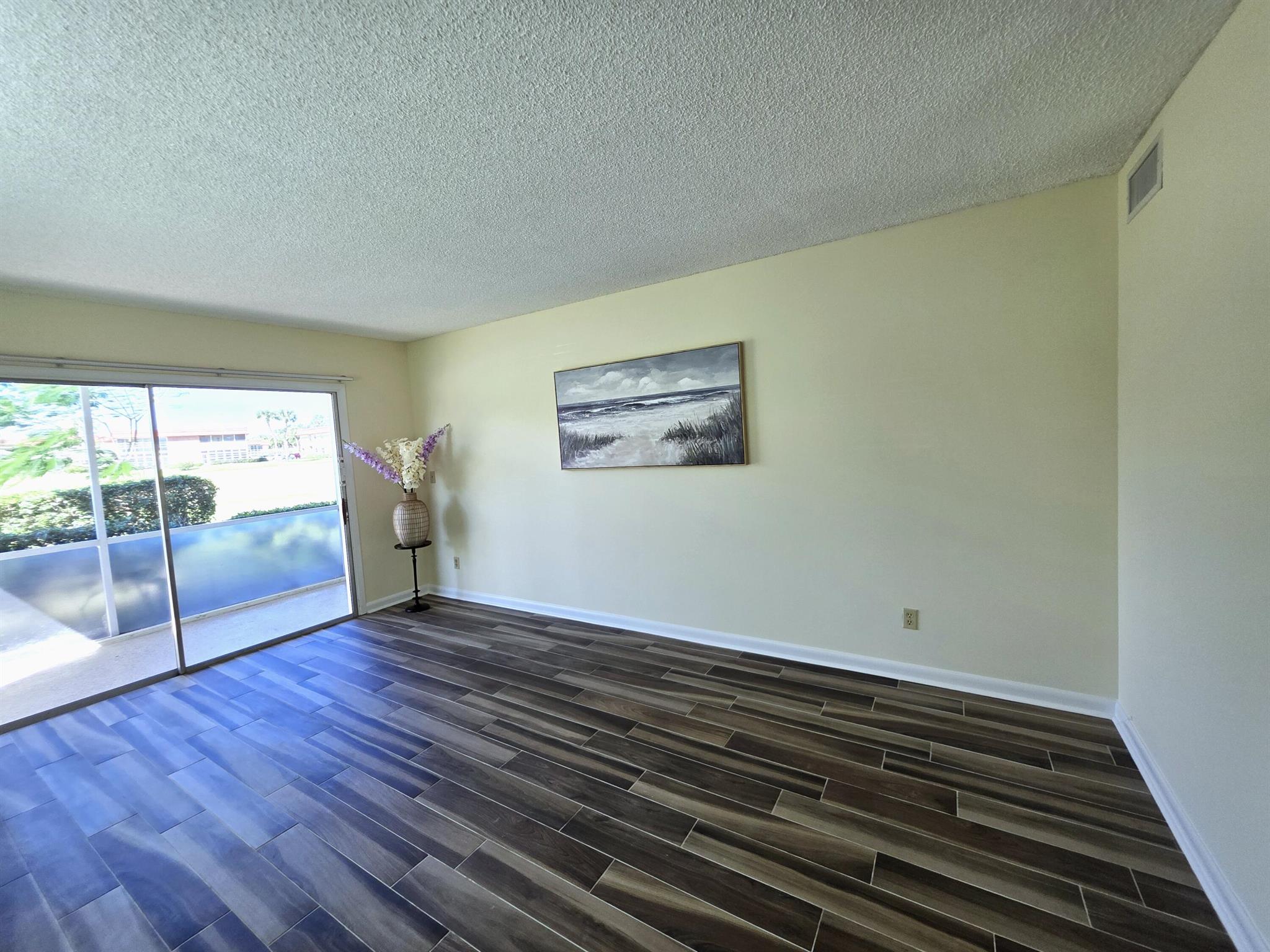 VISTA ROYALE PHASE IV BLD - Residential Lease