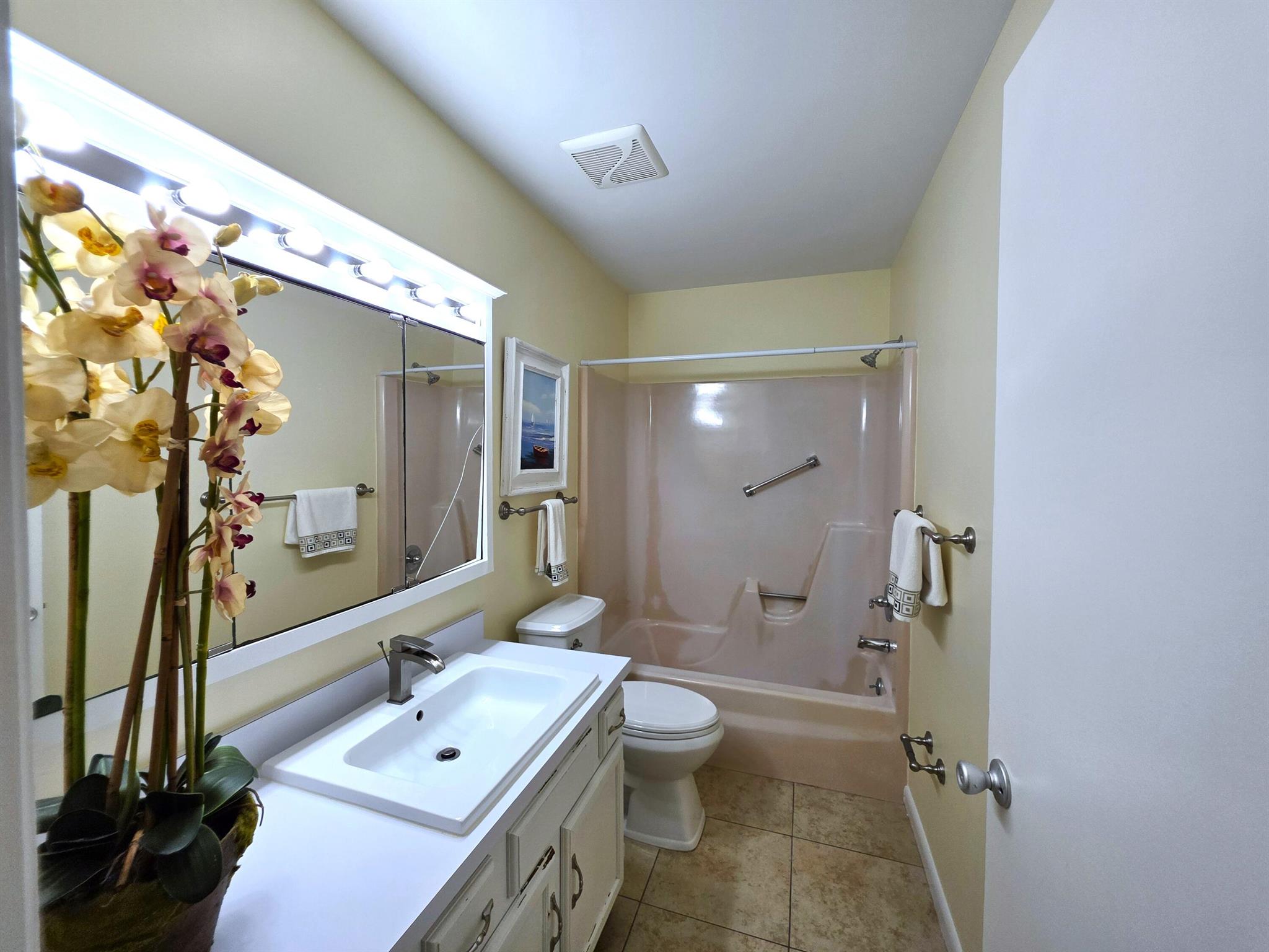 VISTA ROYALE PHASE IV BLD - Residential Lease