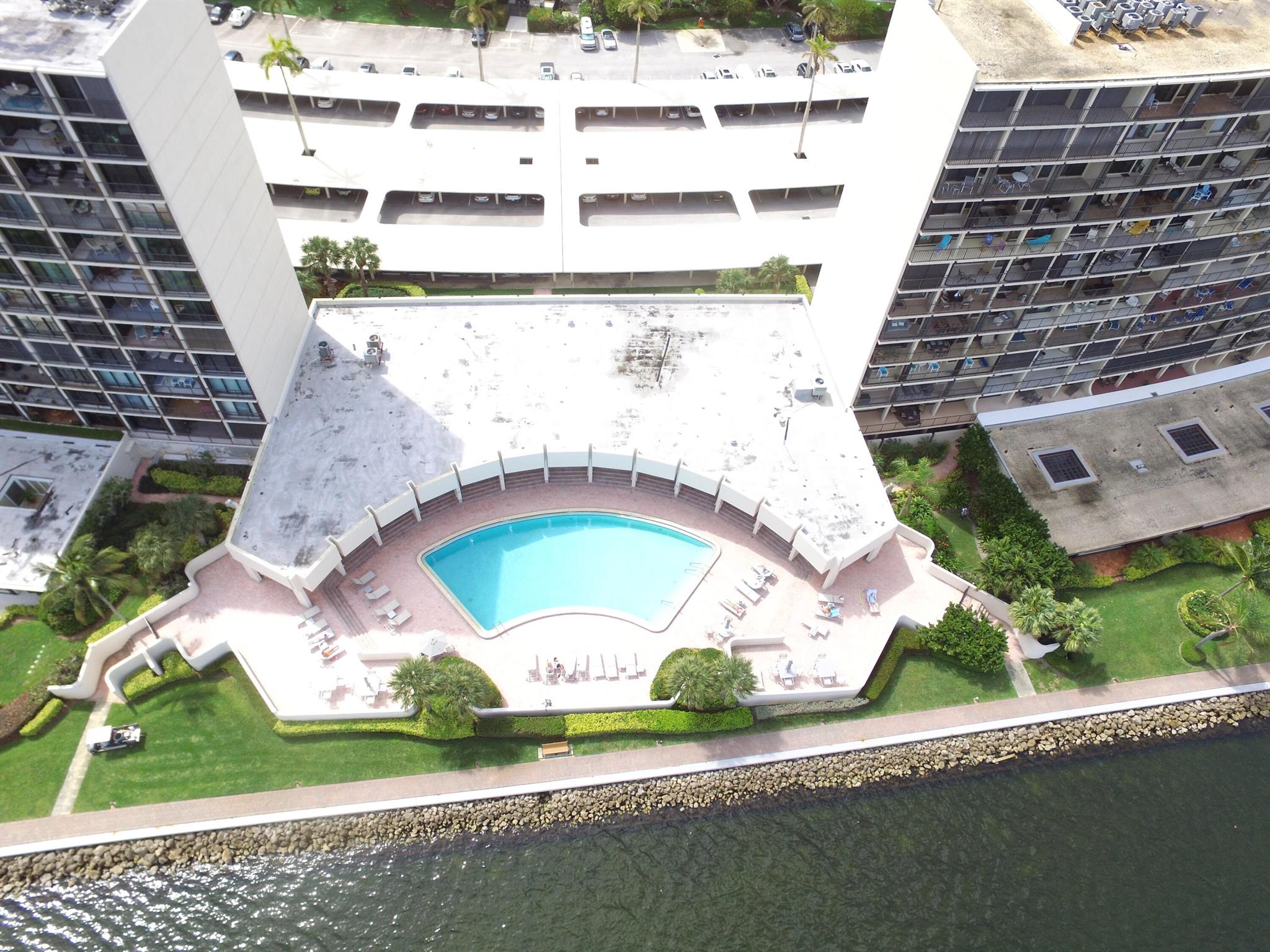 132 Lakeshore Drive 718