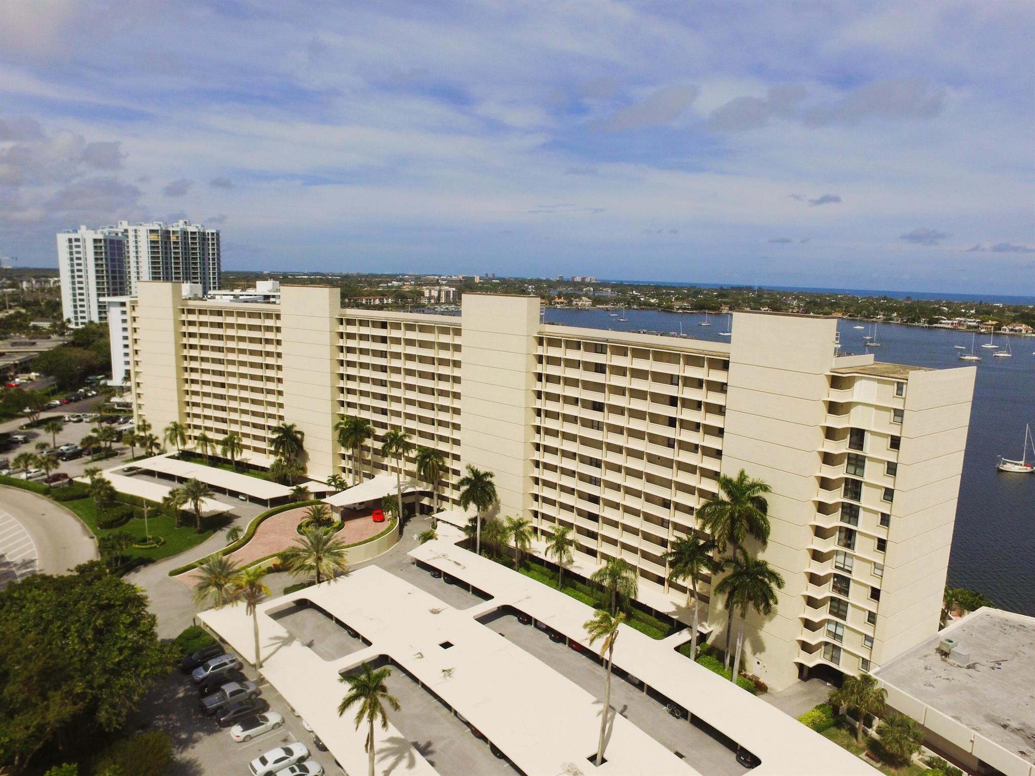 132 Lakeshore Drive 718