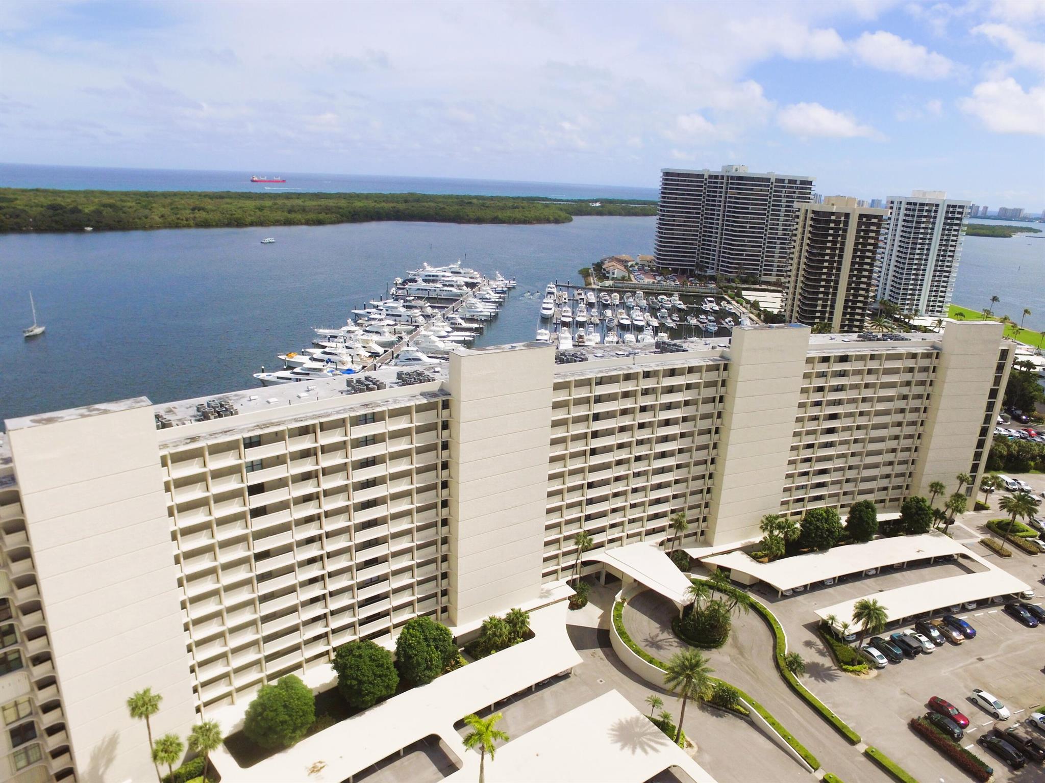 132 Lakeshore Drive 718