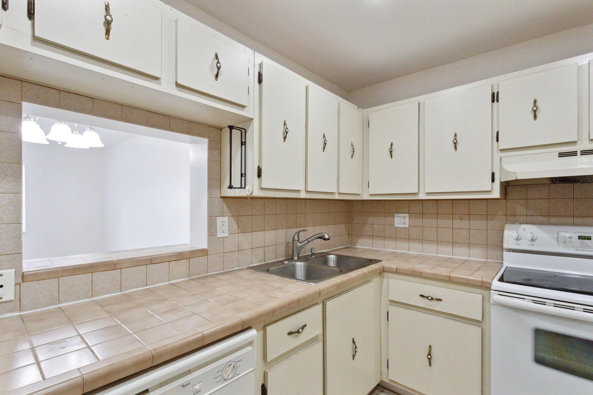 HERITAGE CIRCLE CONDO - Residential Lease