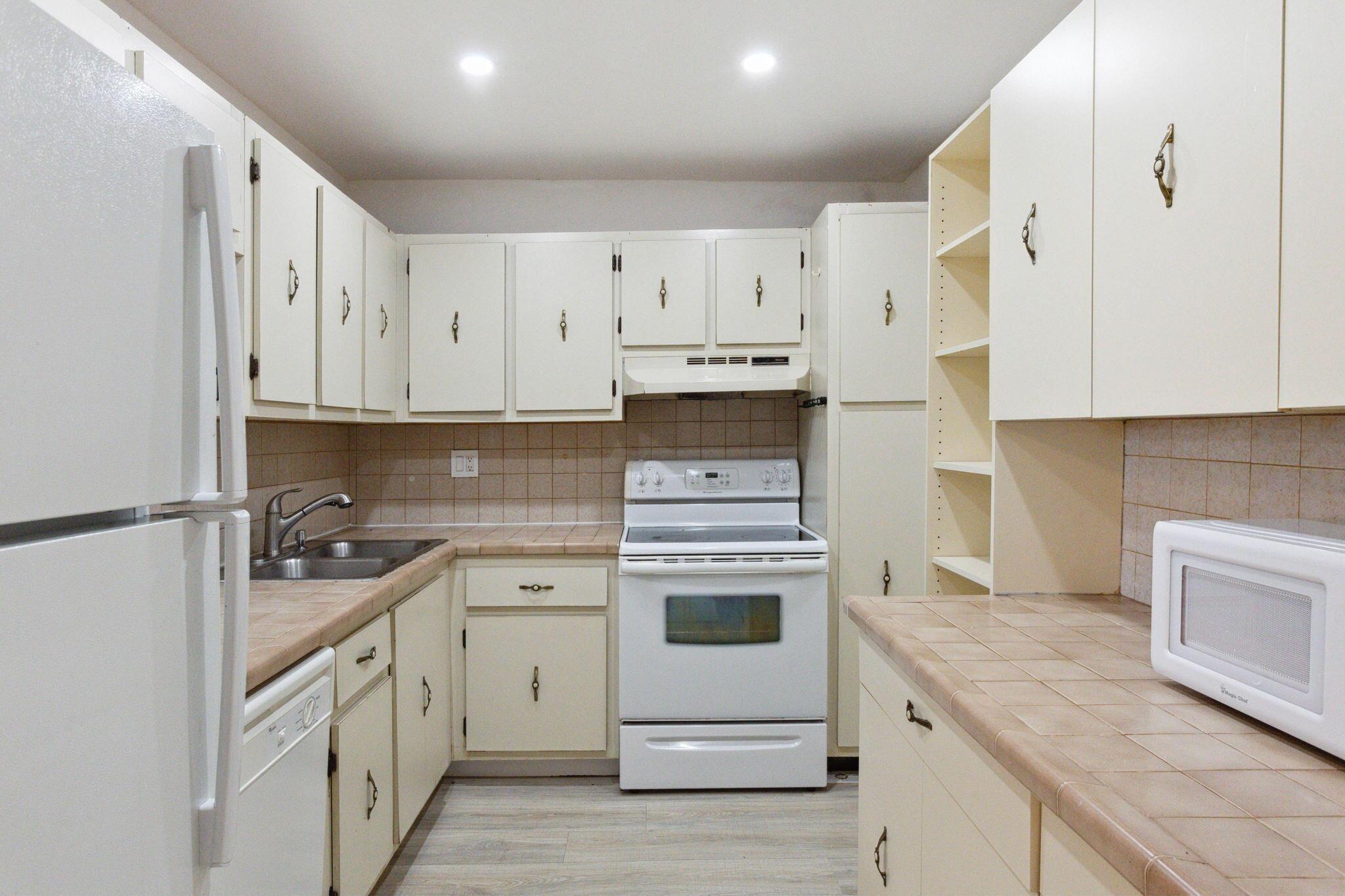 HERITAGE CIRCLE CONDO - Residential Lease