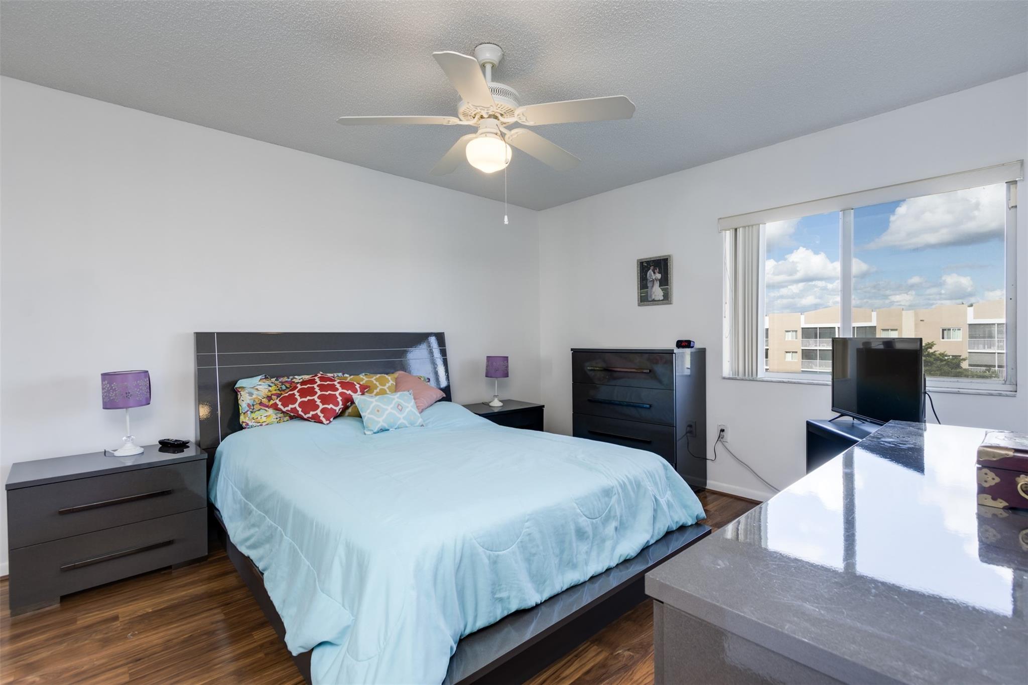 Weldon Condo - Residential