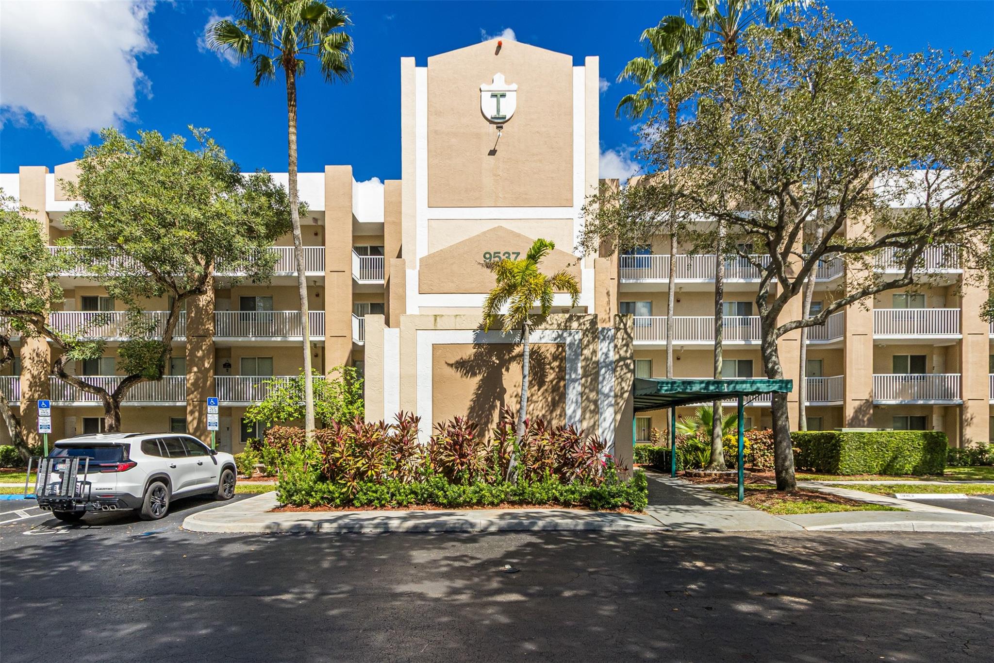 Weldon Condo - Residential