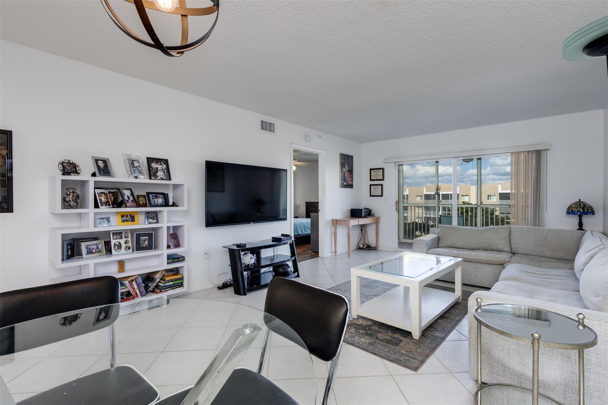 Weldon Condo - Residential
