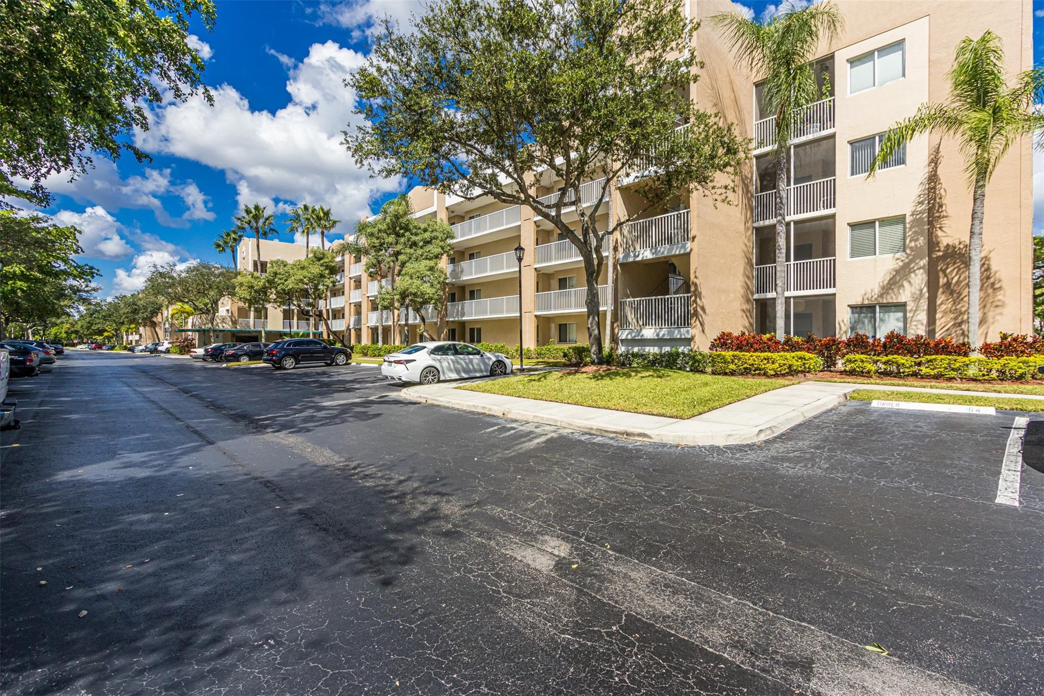 Weldon Condo - Residential