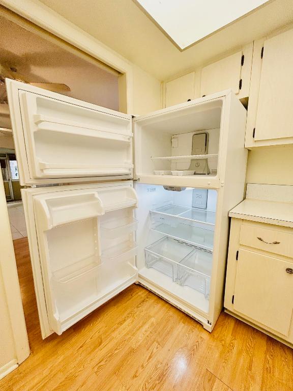 2545 Dudley Drive W L