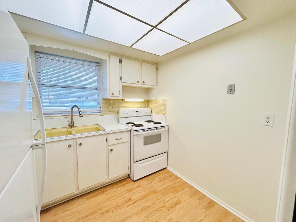 2545 Dudley Drive W L