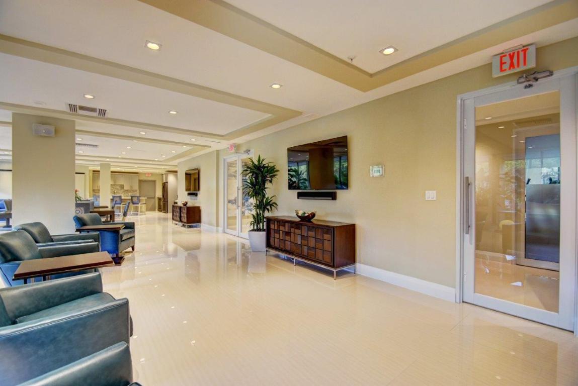 REGENCY HIGHLAND - Residential Lease