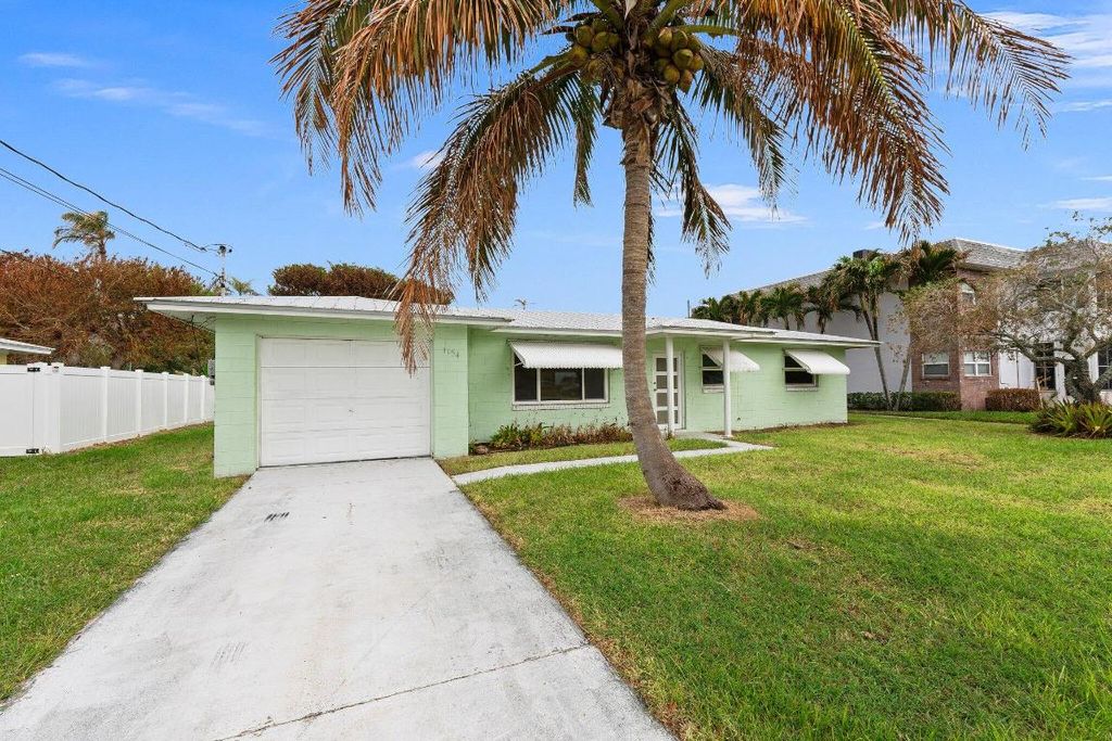 Photo of 1154 Bayshore Drive, Fort Pierce, FL 34949 (MLS # R11033615)