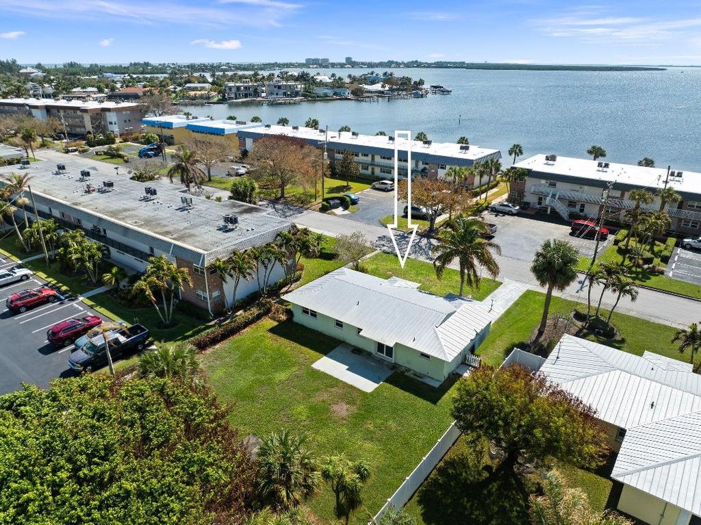 Photo of 1154 Bayshore Drive, Fort Pierce, FL 34949 (MLS # R11033615)