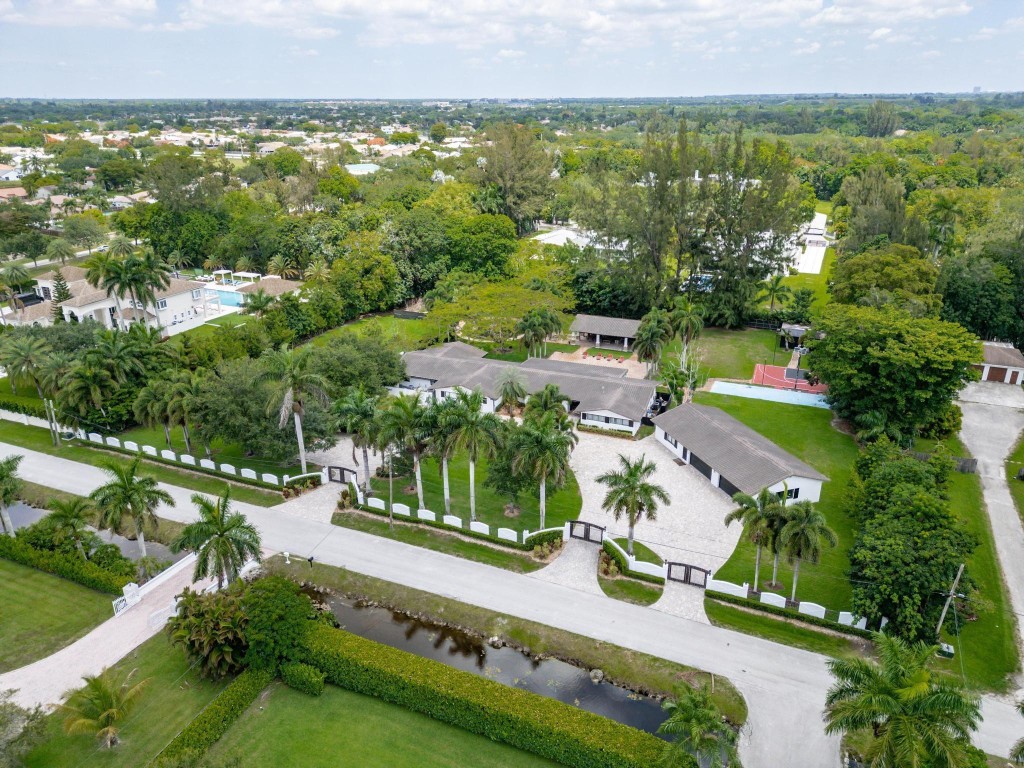 SUNSHINE RANCHES - Residential