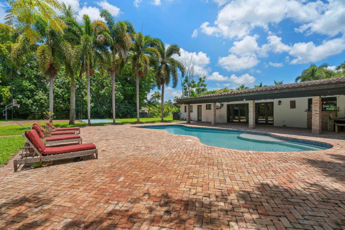 SUNSHINE RANCHES - Residential