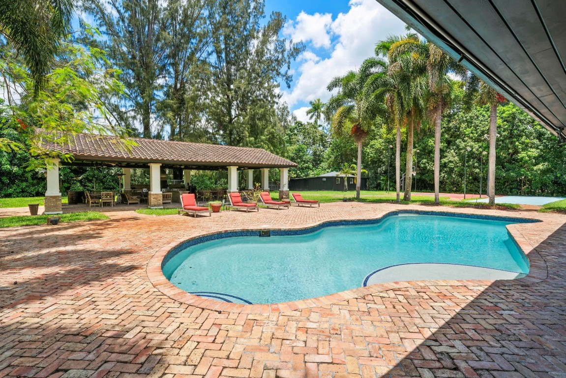 SUNSHINE RANCHES - Residential