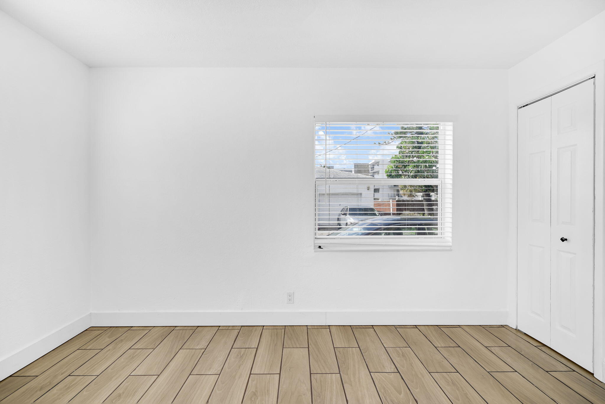 HOLLYWOOD - Residential Lease