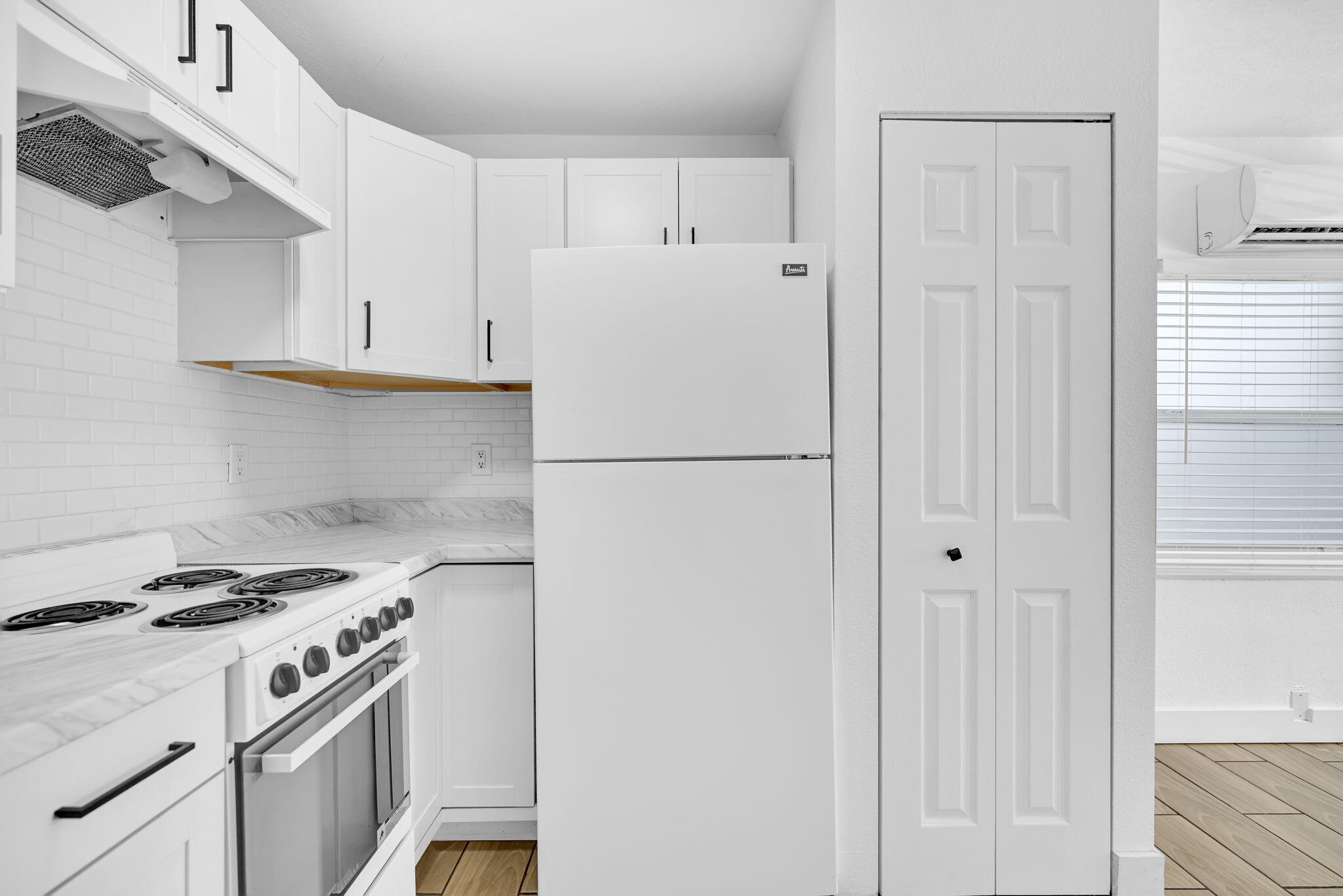 HOLLYWOOD - Residential Lease
