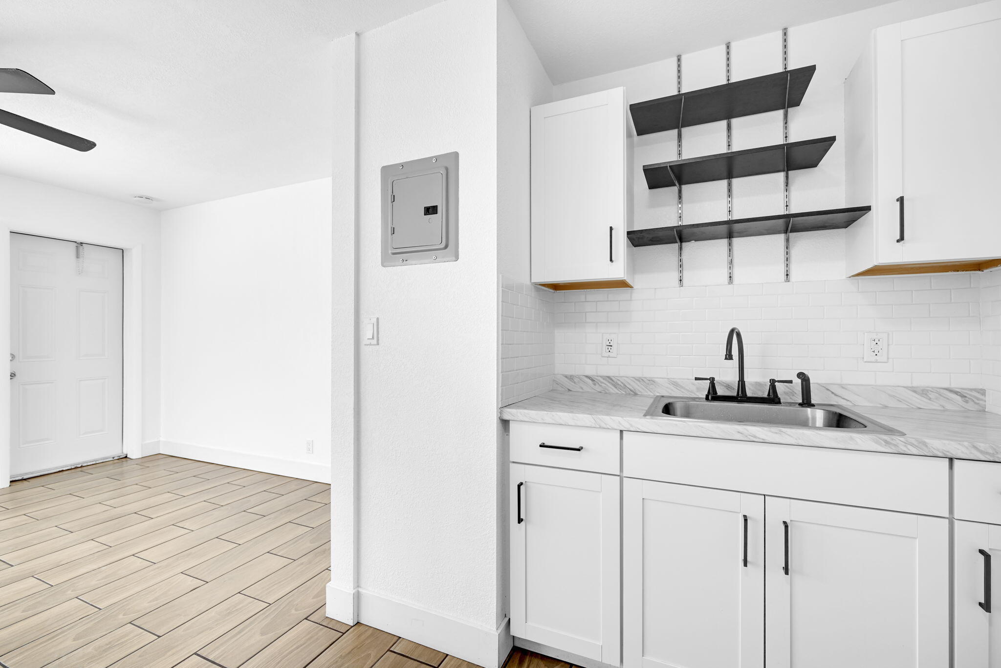 HOLLYWOOD - Residential Lease