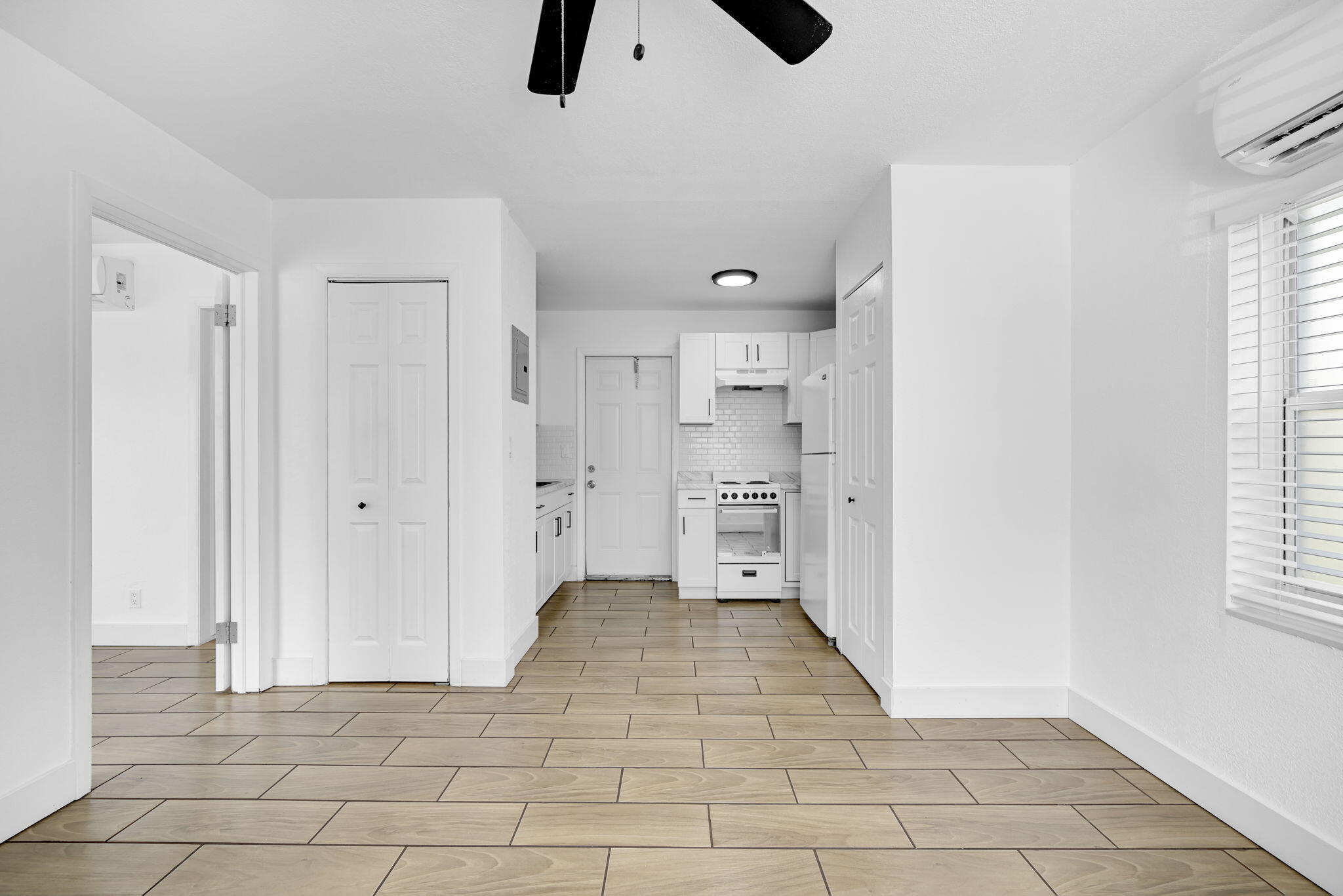 HOLLYWOOD - Residential Lease