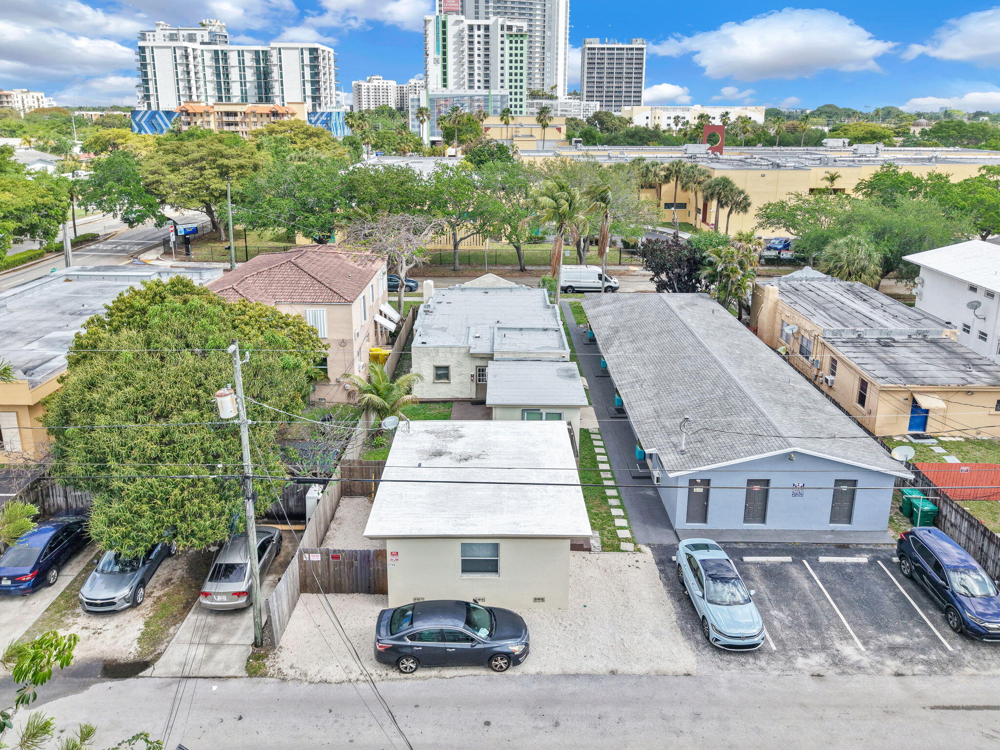 HOLLYWOOD - Residential Lease