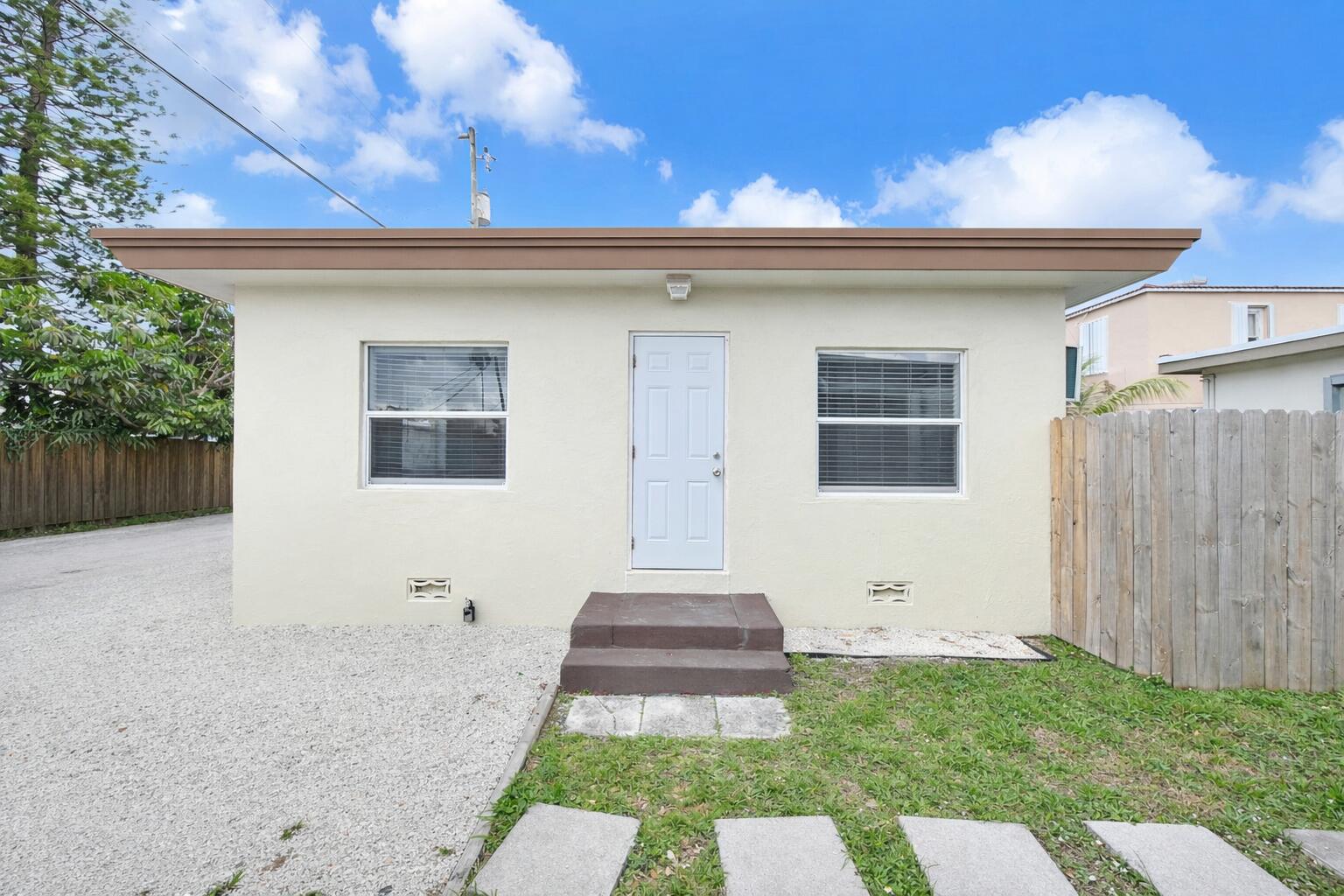 HOLLYWOOD - Residential Lease