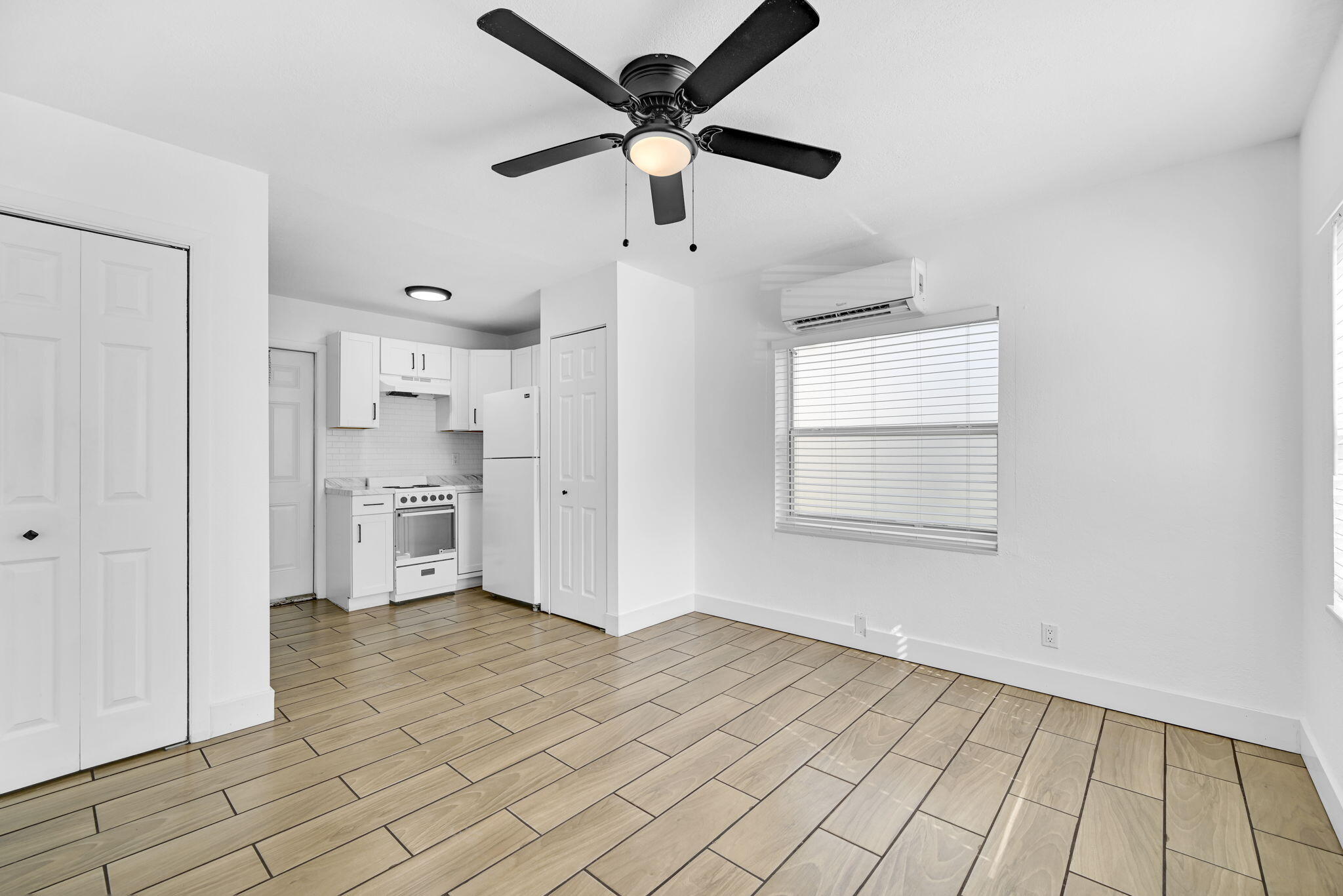HOLLYWOOD - Residential Lease