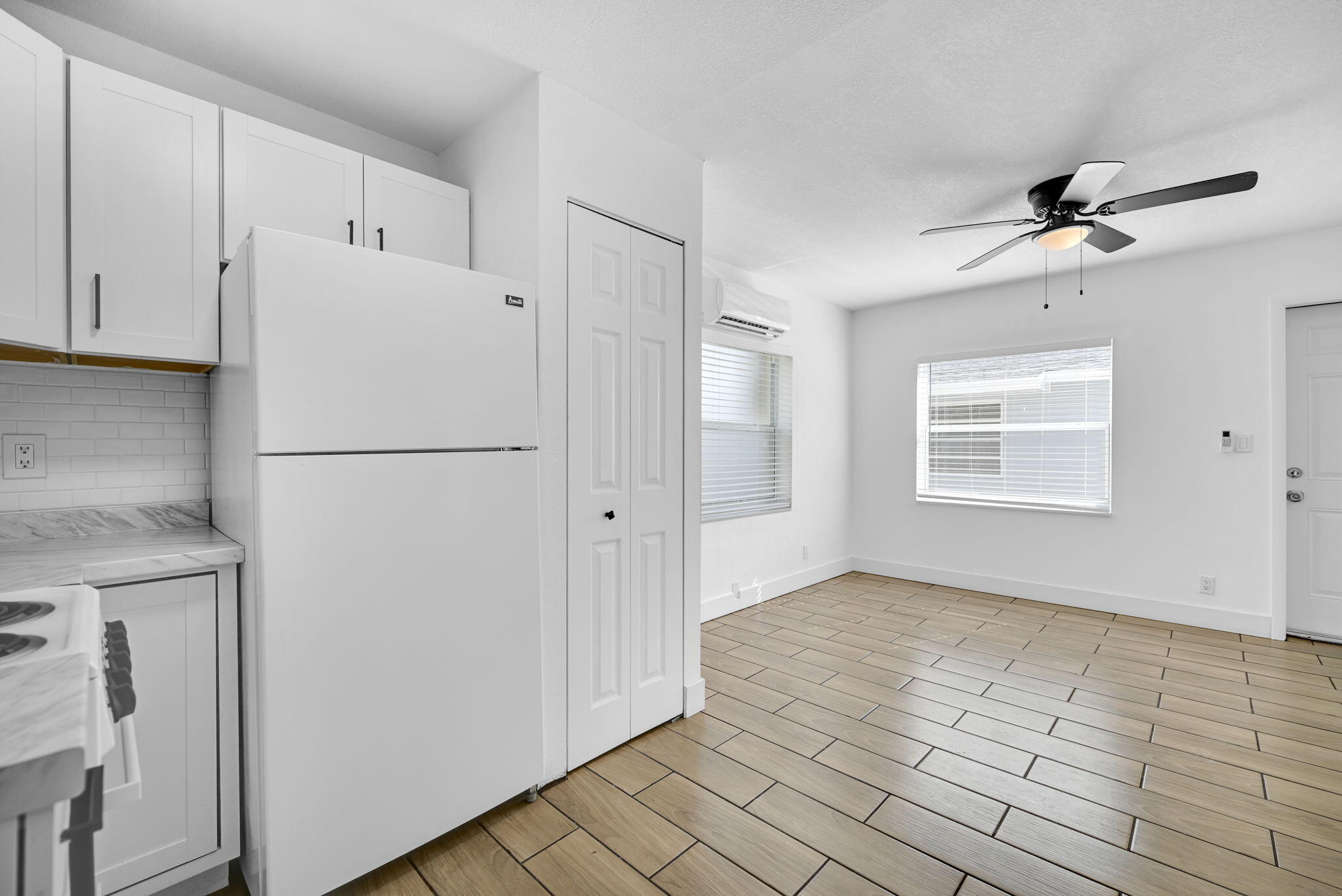 HOLLYWOOD - Residential Lease