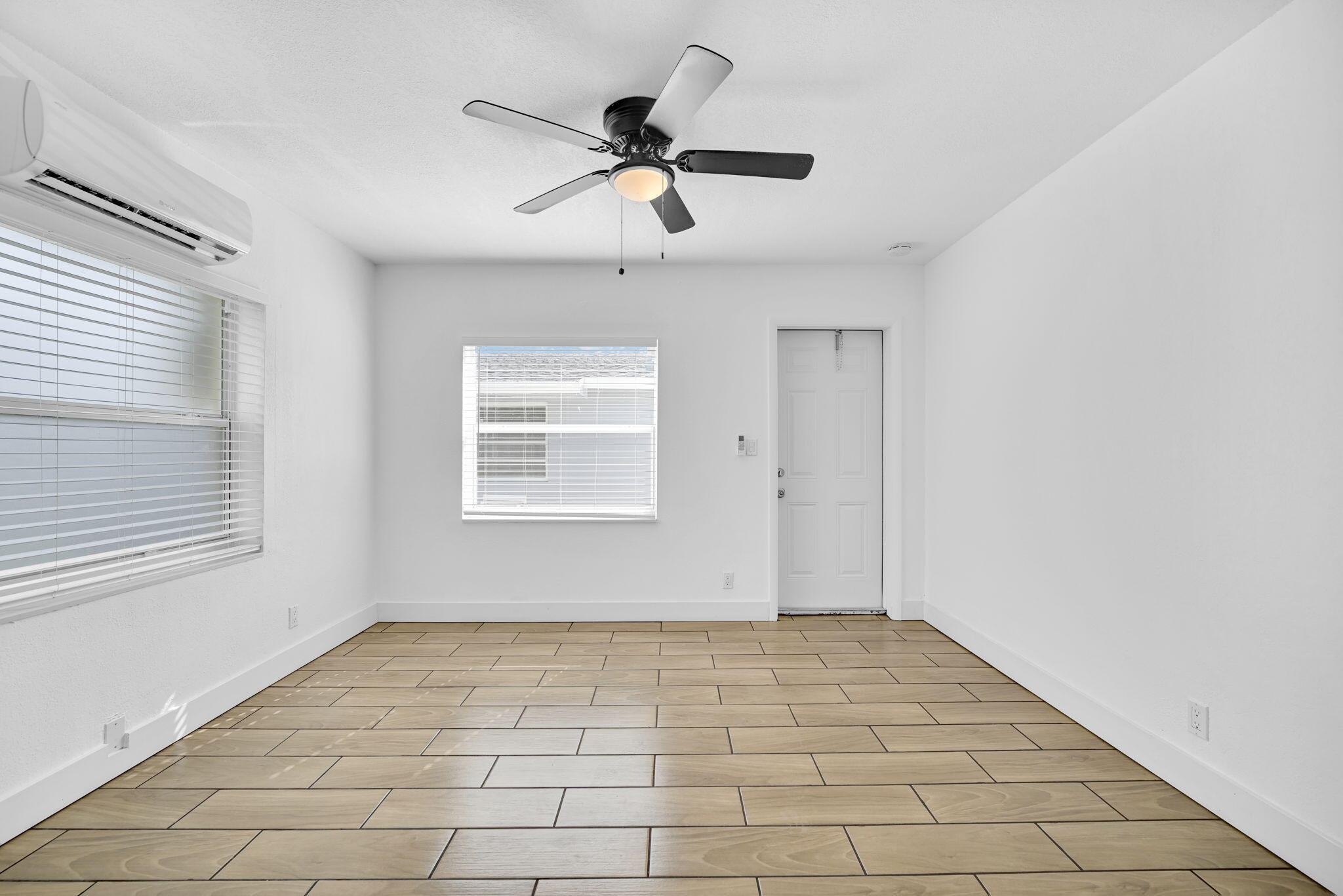 HOLLYWOOD - Residential Lease