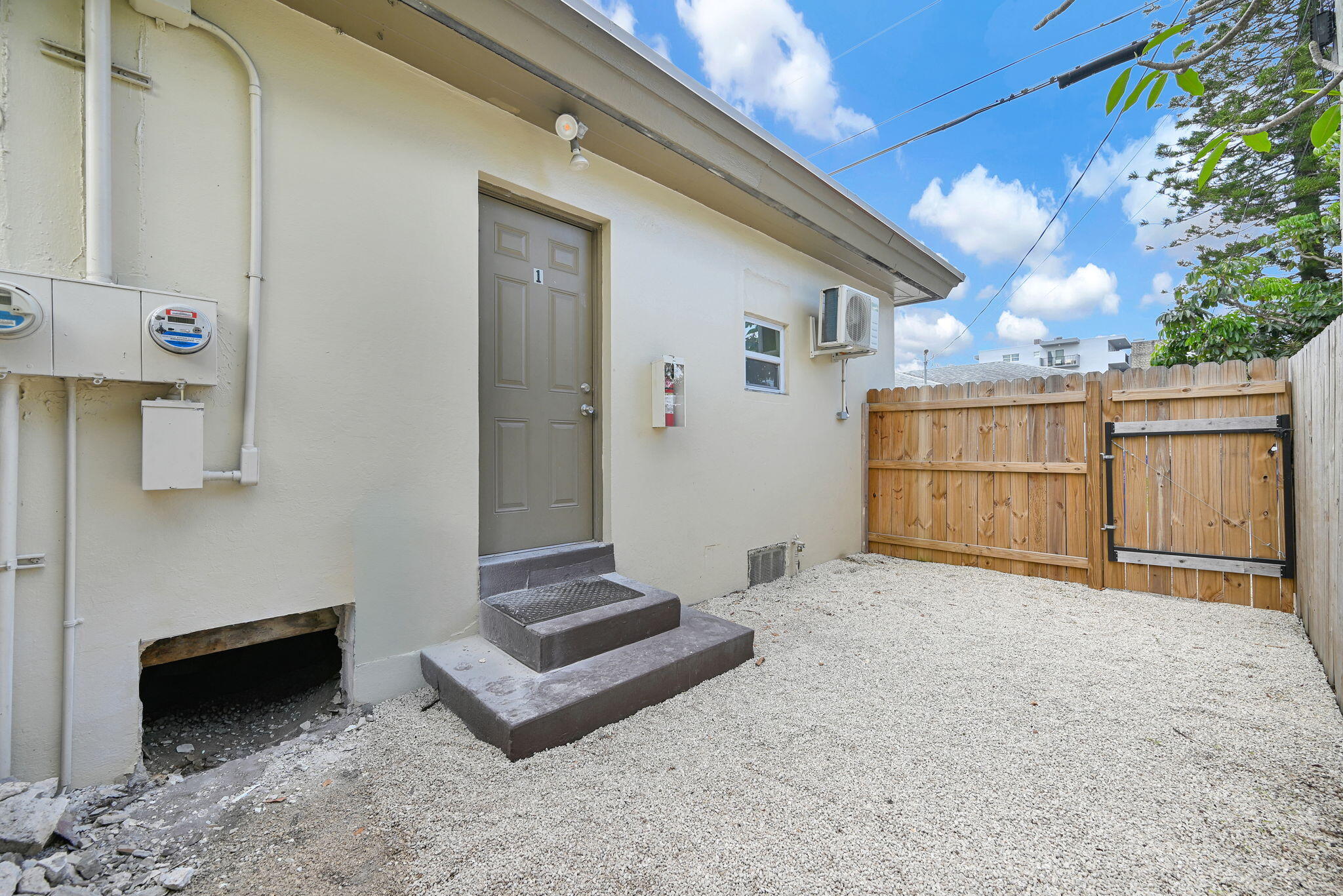 HOLLYWOOD - Residential Lease