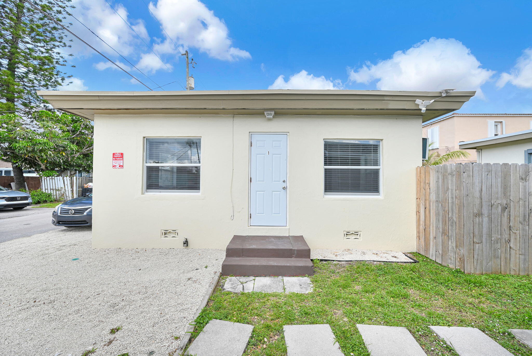 HOLLYWOOD - Residential Lease