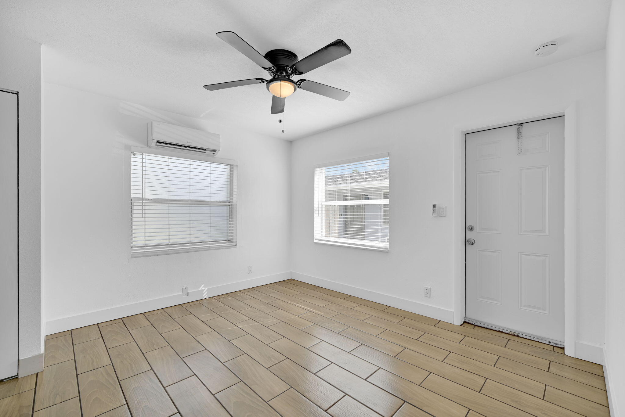 HOLLYWOOD - Residential Lease