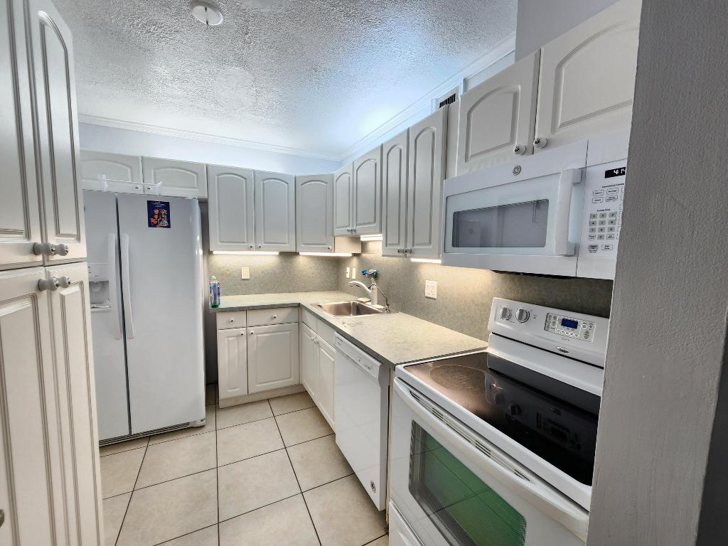 SPANISH OAKS CONDO - Residential Lease