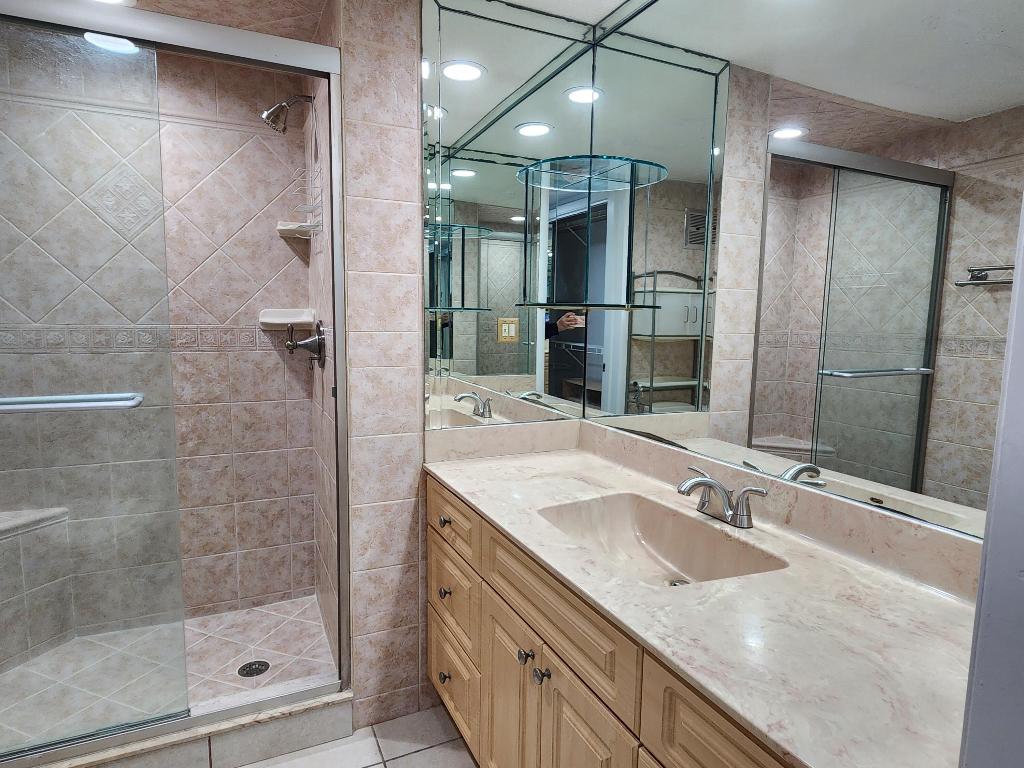 SPANISH OAKS CONDO - Residential Lease