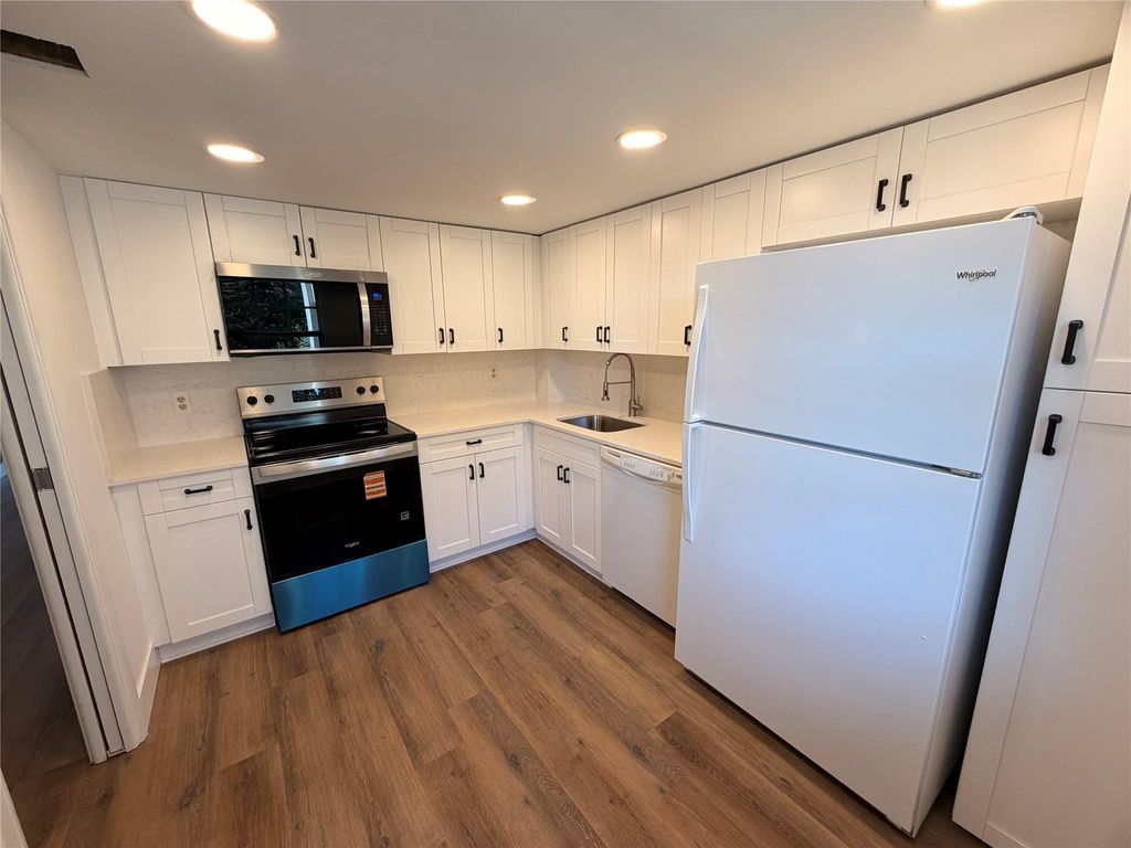 Photo of 605 Oaks Drive #406, Pompano Beach, FL 33069 (MLS # F10555781)