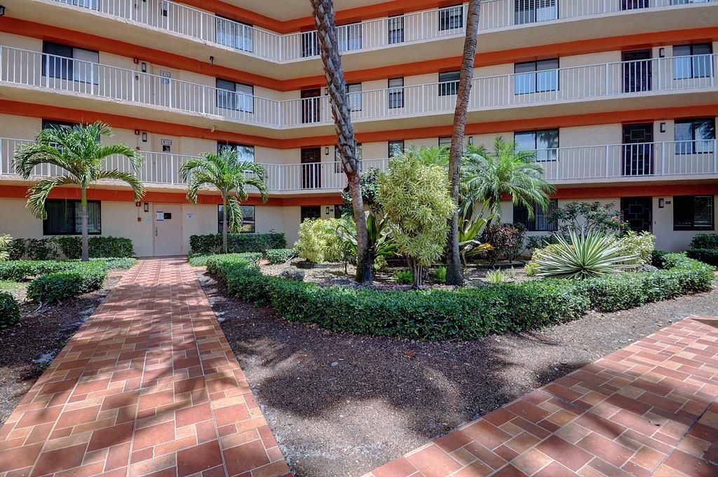 Photo of 7360 S Oriole Boulevard #101, Delray Beach, FL 33446 (MLS # R10710284)