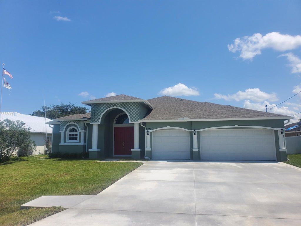 Photo of 6016 NW Favian Avenue, Port St Lucie, FL 34986 (MLS # R10908841)