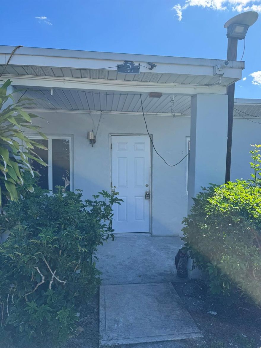 Newly renovated 1 bedroom unit with impact windows and doors.  Plenty of parking.  Centrally located.  On site laundry.