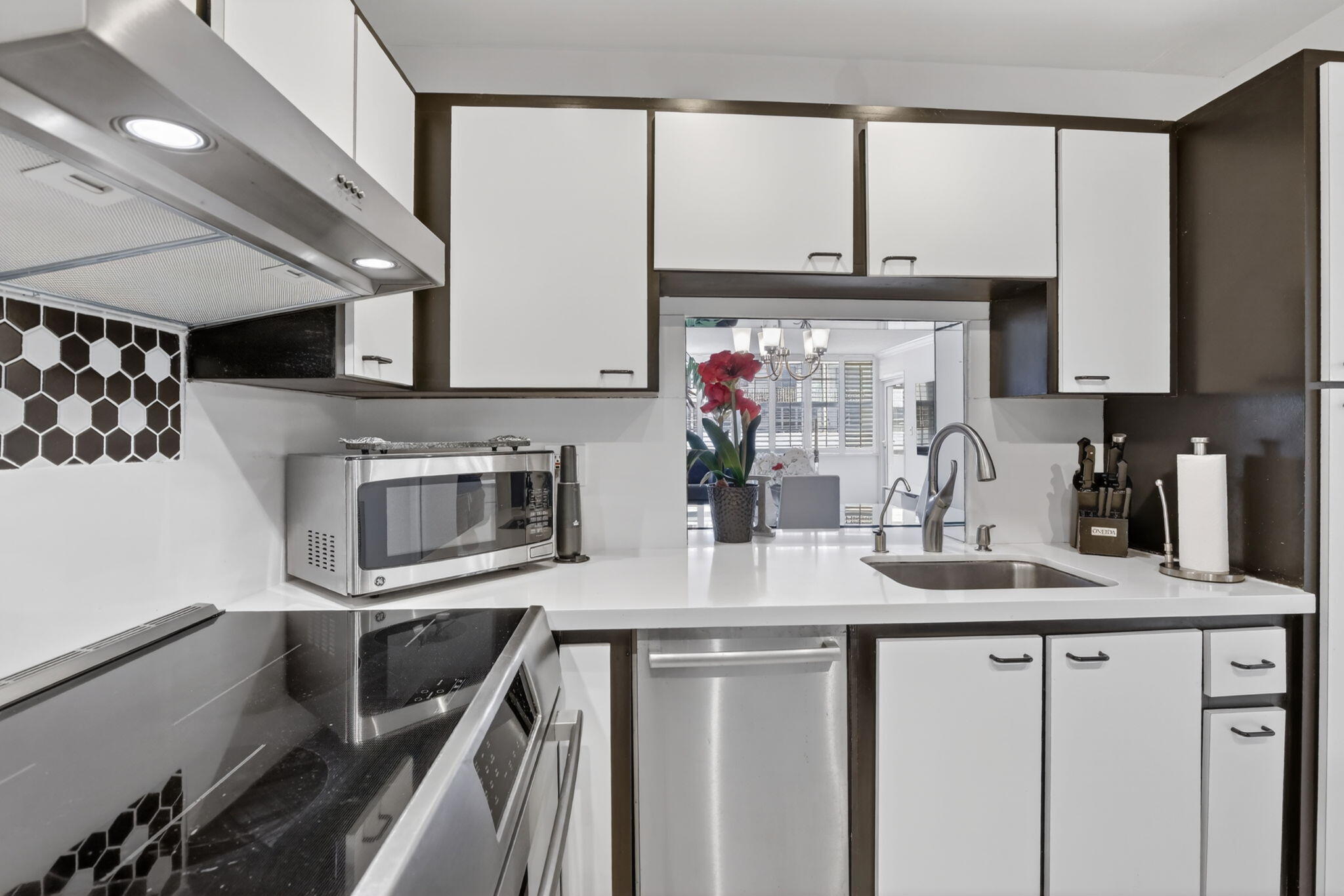 1160 N Federal Highway 517, Fort Lauderdale, FL, 33304/$299,000 2 1160 N Federal Highway 517