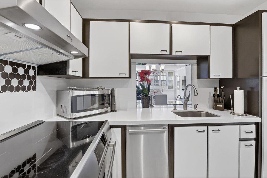 Photo of 1160 N Federal Highway #517, Fort Lauderdale, FL 33304 (MLS # B26015532)