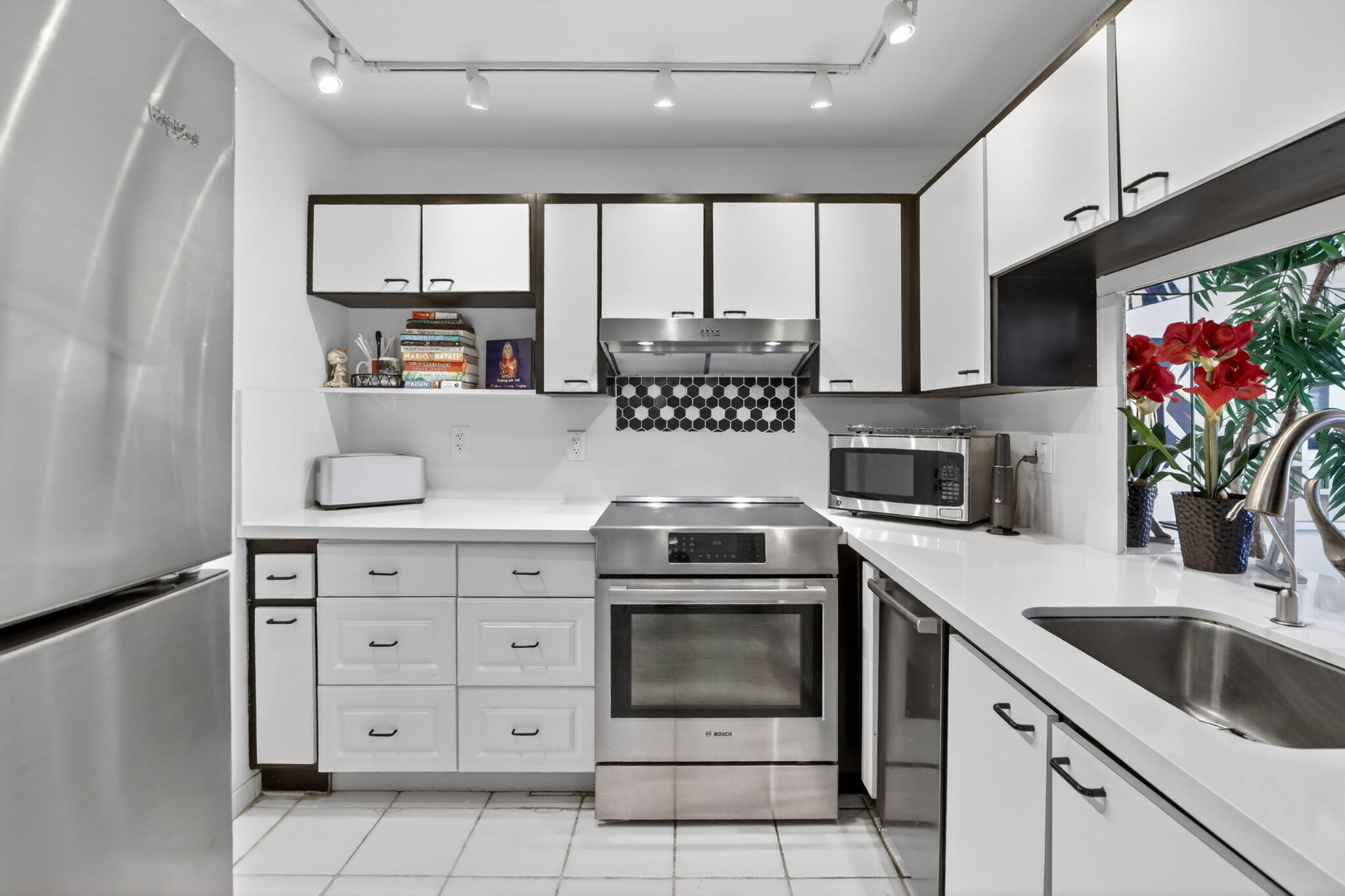 EAST POINT TOWERS CONDO - Residential