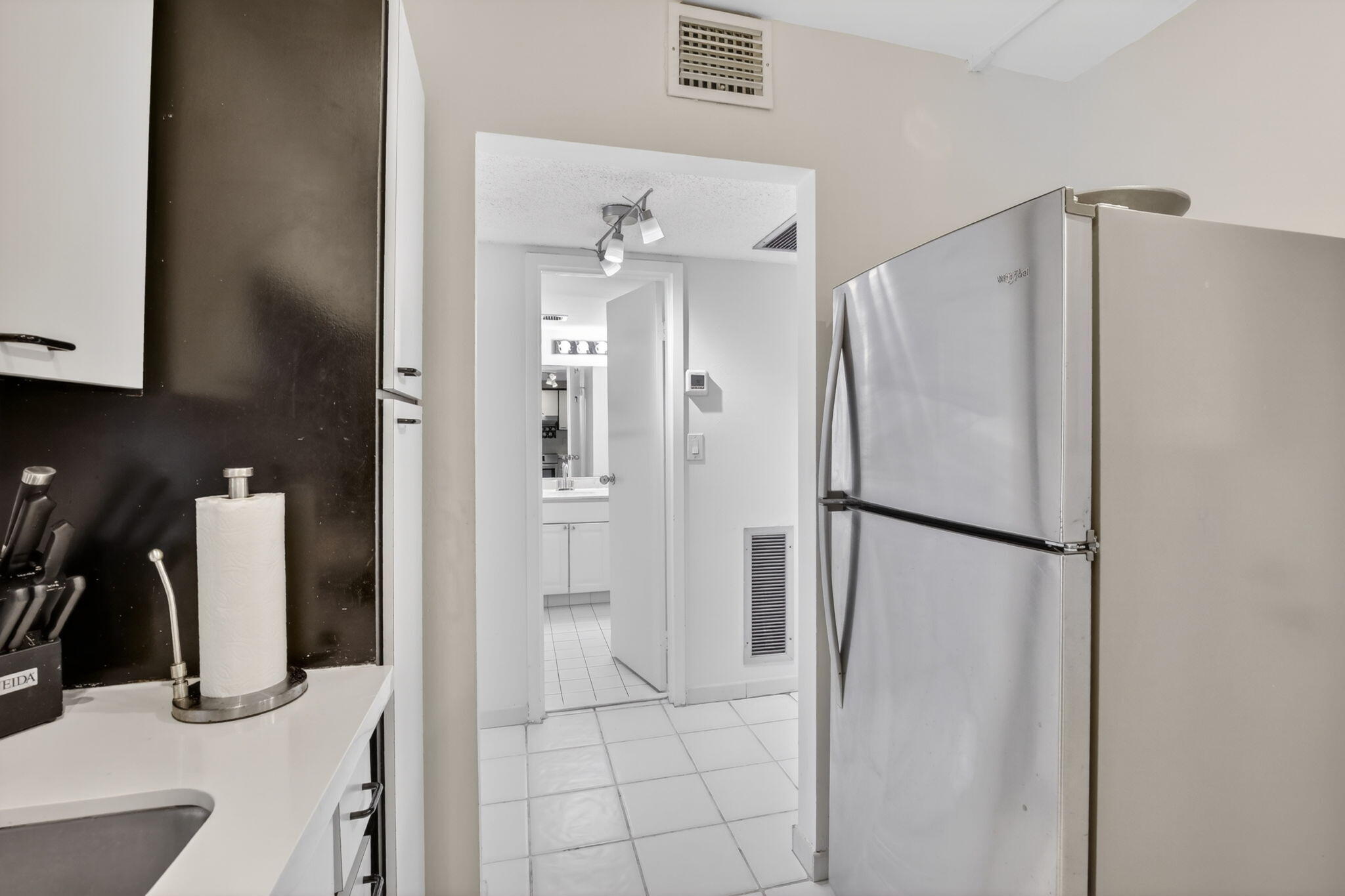 1160 N Federal Highway 517, Fort Lauderdale, FL, 33304/$299,000 4 1160 N Federal Highway 517