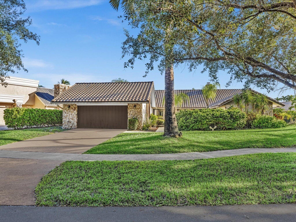 Photo of 7243 ENCINA Lane, Boca Raton, FL 33433 (MLS # B26081442)